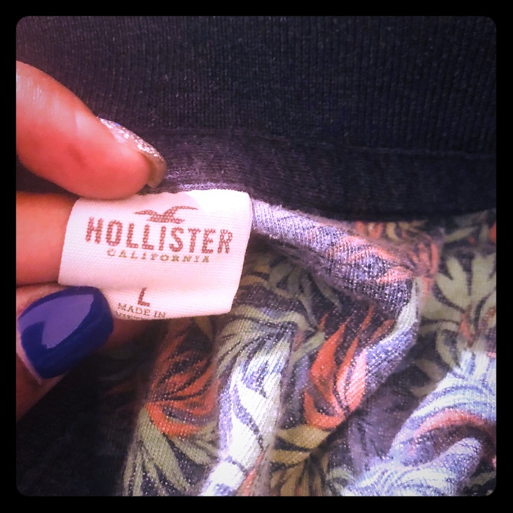 👕 2 Hollister Polo Style Shirts
